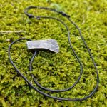 Collana artigianale con ciondolo “Ascia”